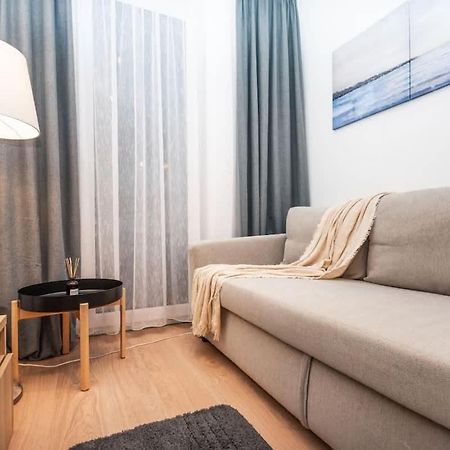 City Center Apartment - Modern & Elegant บราติสลาวา ภายนอก รูปภาพ