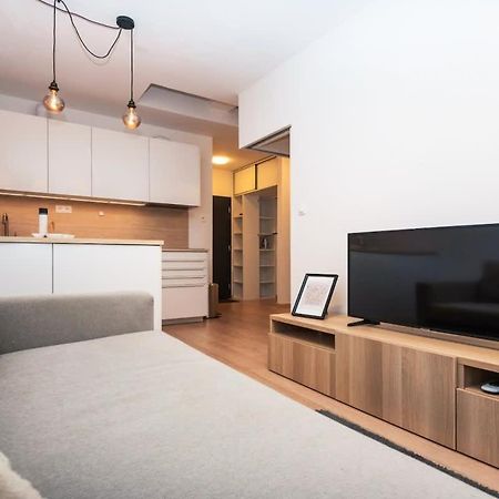 City Center Apartment - Modern & Elegant บราติสลาวา ภายนอก รูปภาพ