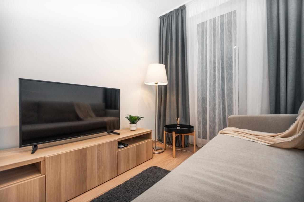 City Center Apartment - Modern & Elegant บราติสลาวา ภายนอก รูปภาพ