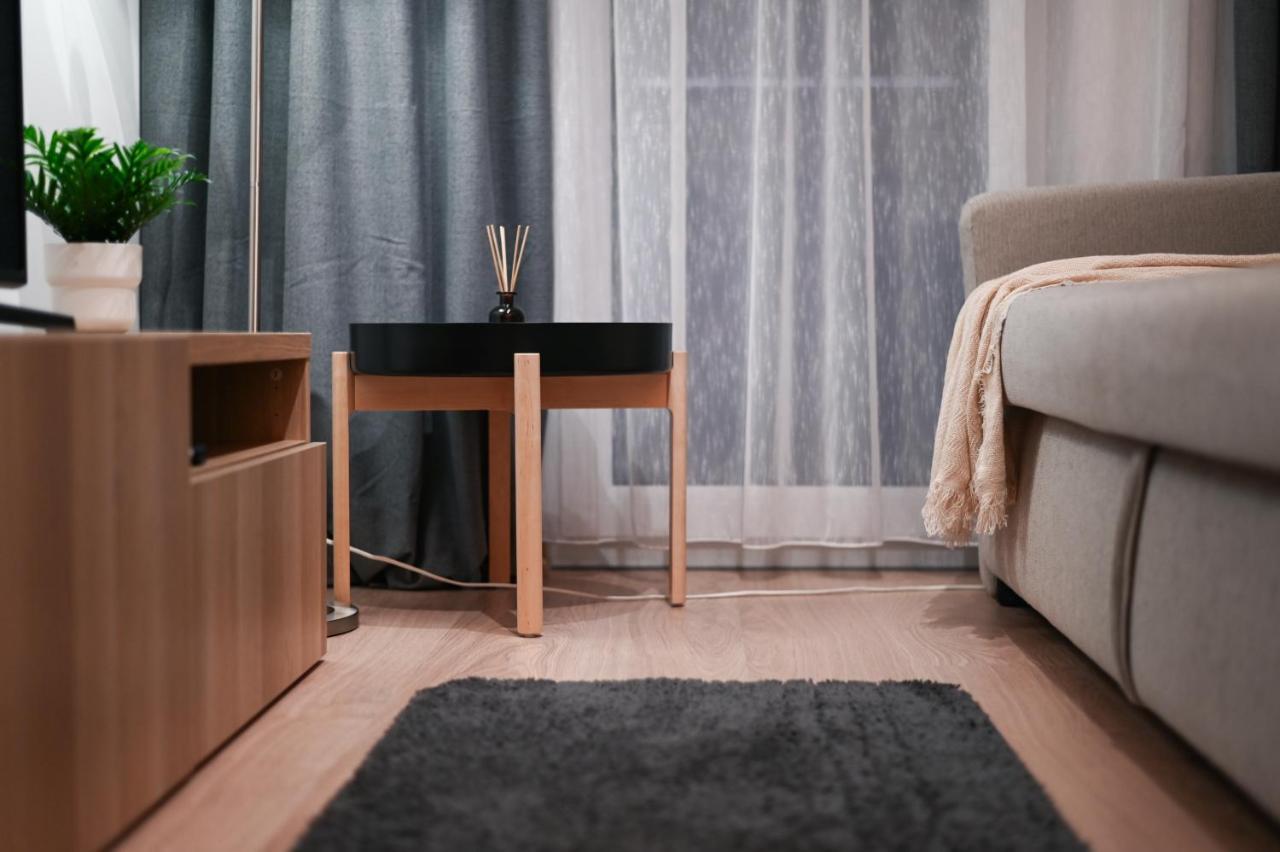 City Center Apartment - Modern & Elegant บราติสลาวา ภายนอก รูปภาพ