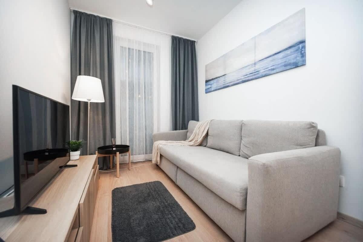 City Center Apartment - Modern & Elegant บราติสลาวา ภายนอก รูปภาพ