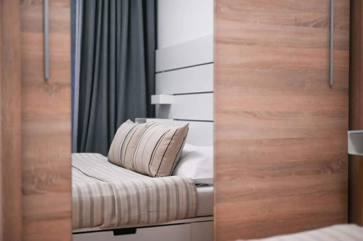 City Center Apartment - Modern & Elegant บราติสลาวา ภายนอก รูปภาพ