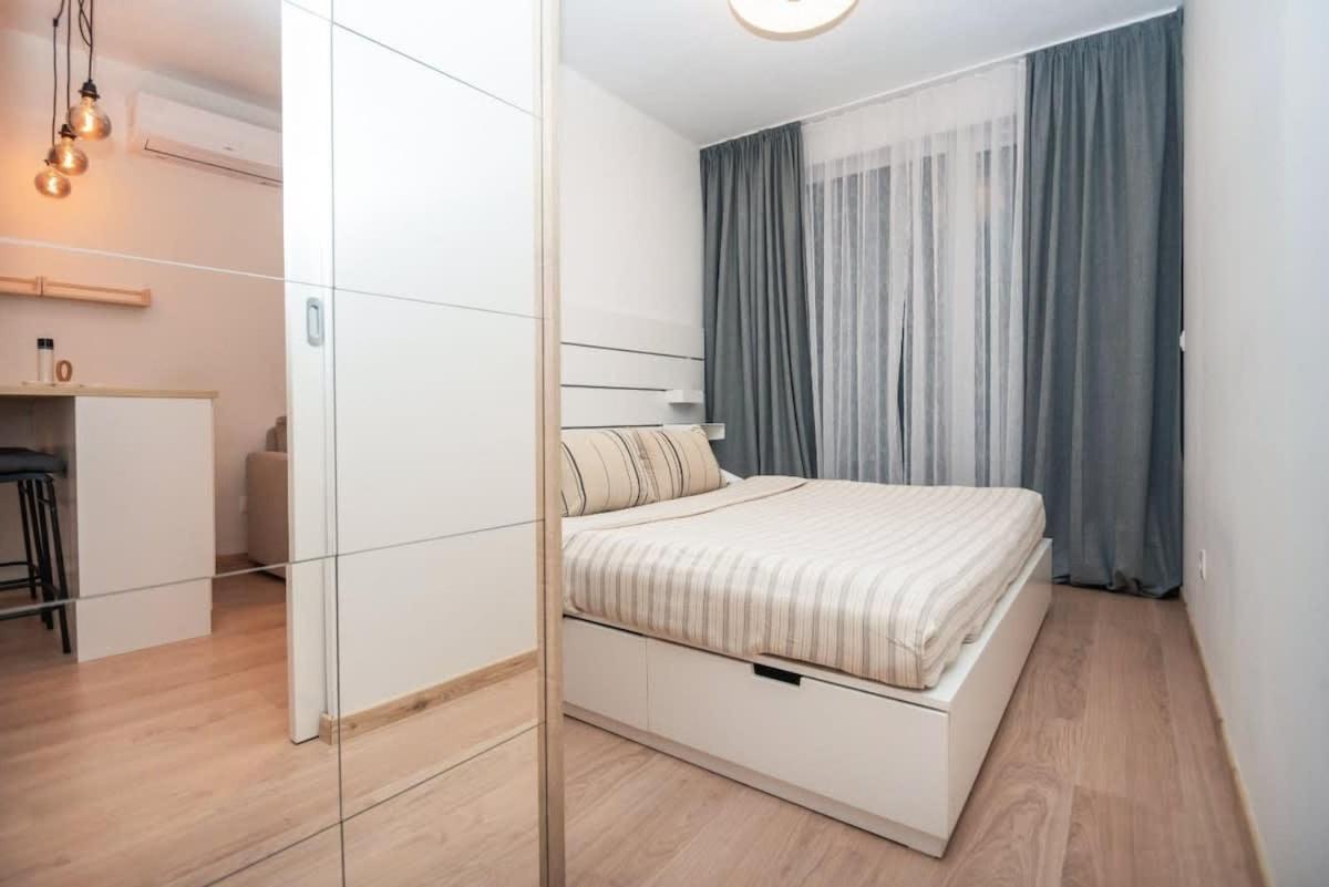 City Center Apartment - Modern & Elegant บราติสลาวา ภายนอก รูปภาพ